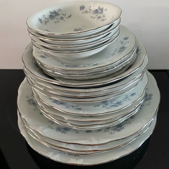 Vintage Johann Haviland's Blue Garland Pattern Bavaria Germany 20 pc dinner set - Picture 2 of 11